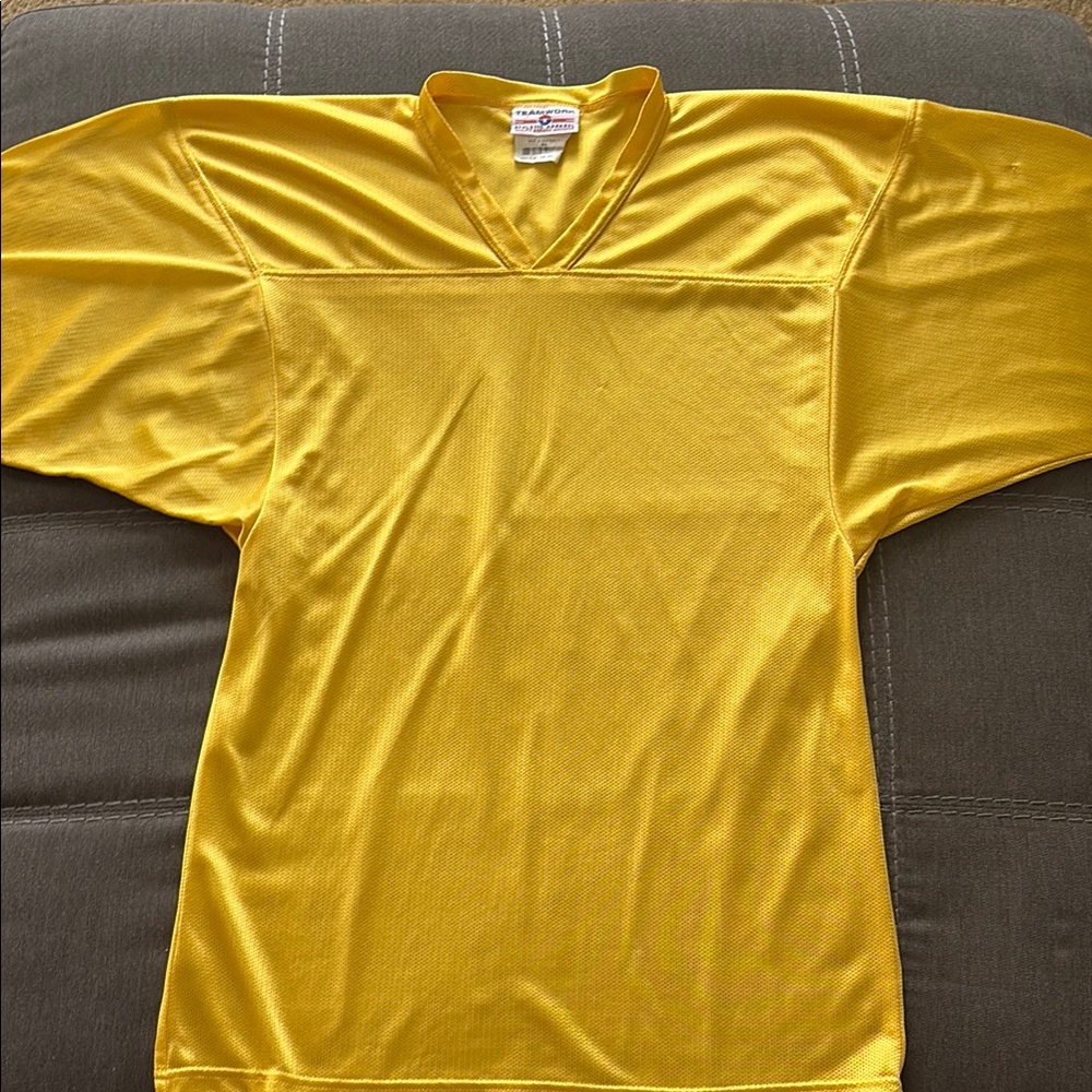 TEAMWORK  Yellow Athletic Jersey. AM (38-40)